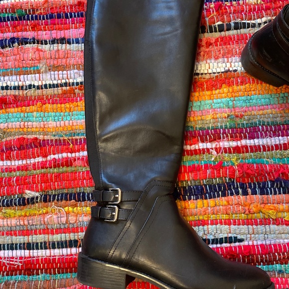 KNEE HIGH BLACK BOOTS - Picture 2 of 5